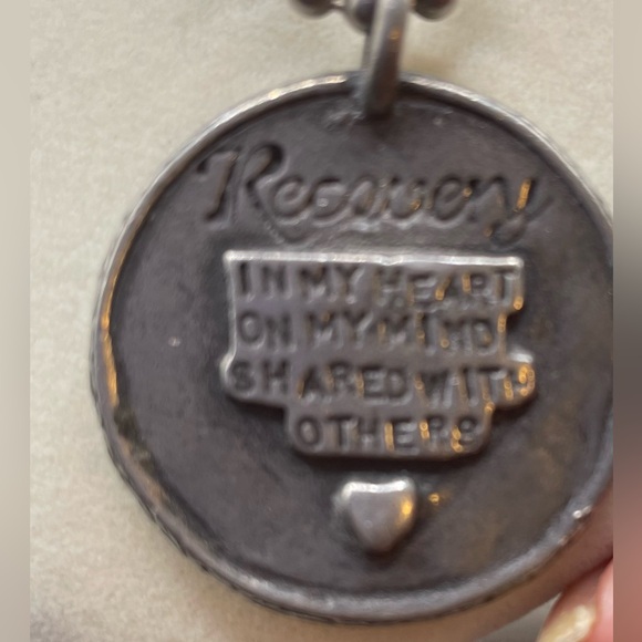 Recovery pendant on 20 inch chain - Picture 4 of 4